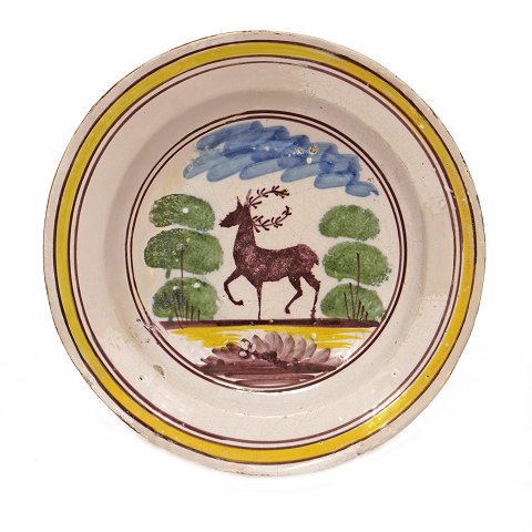 Kellinghusen fajance tallerken med motiv i form af 
hjort. Kellinghusen ca. år 1800. D: 22,5cm