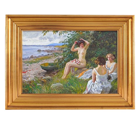 Paul Fischer, 1860-1934, tre badepiger på en 
strand. Olie på lærred. Signeret. Lysmål: 42x62cm. 
Med ramme: 62x82cm