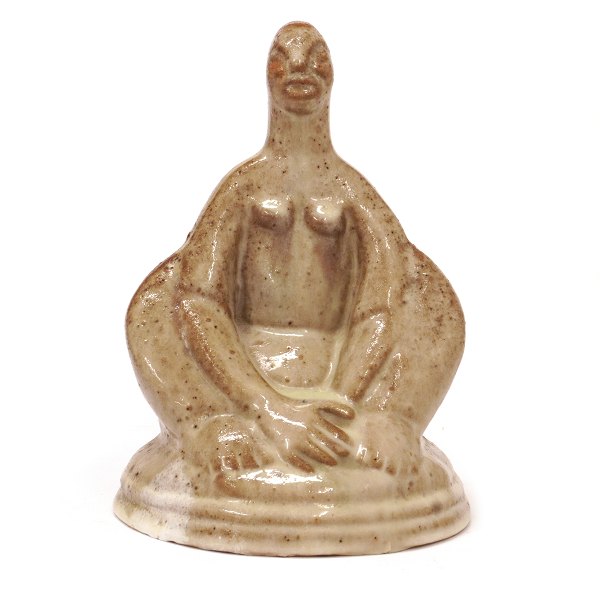 Jais Nielsen stentøjsfigur. Jais Nielsen, 1885-1961, "Urkvinde" udført i 
gråglaseret stentøj. Signeret og dateret 1917. Fejlfri. H: 18cm. D: 13cm.