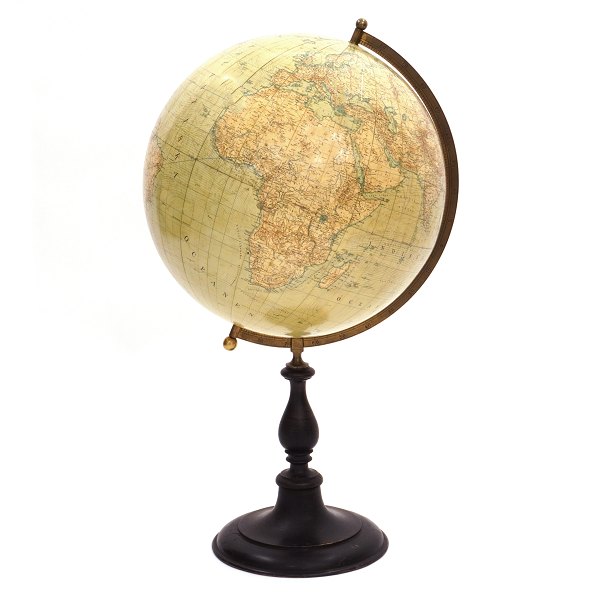 Stor dekorativ globus 1909. Stor "Jordglobus" af Arvid Kempe, Stockholm, 1909 på 
træfod. H: 98cm. D: 50cm